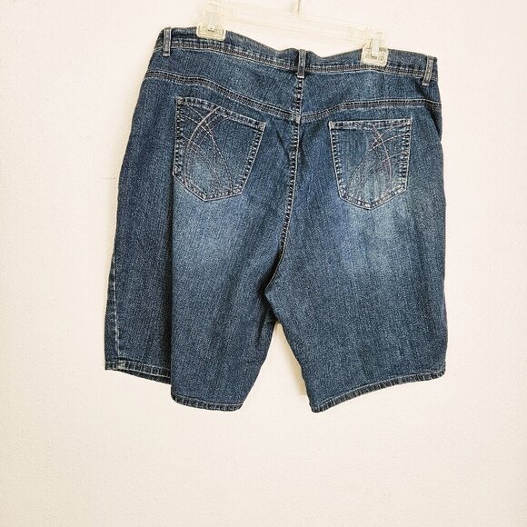 Gloria Vanderbilt Plus Size Everyday Casual Denim Bermuda Shorts Size16W - Picture 3 of 5